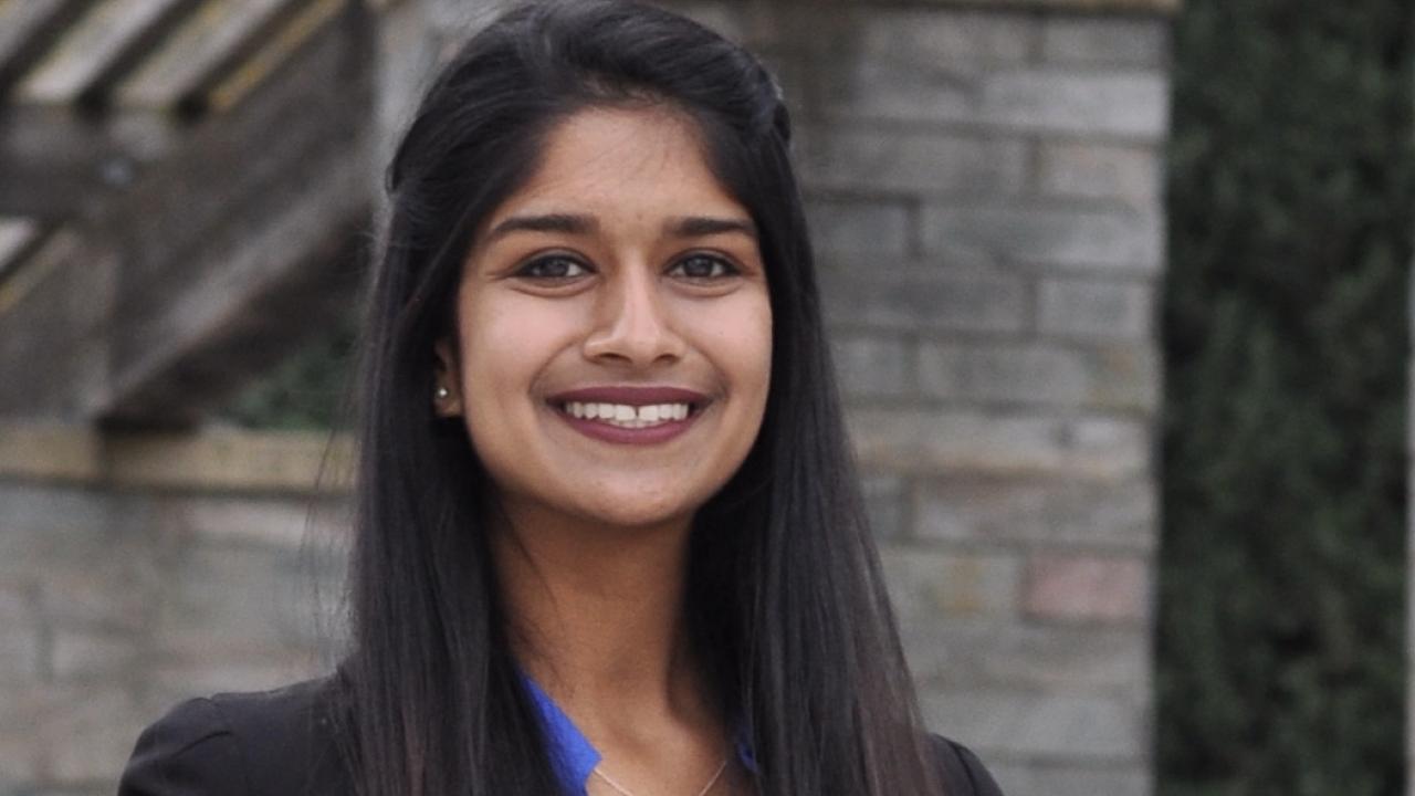 Riya's headshot
